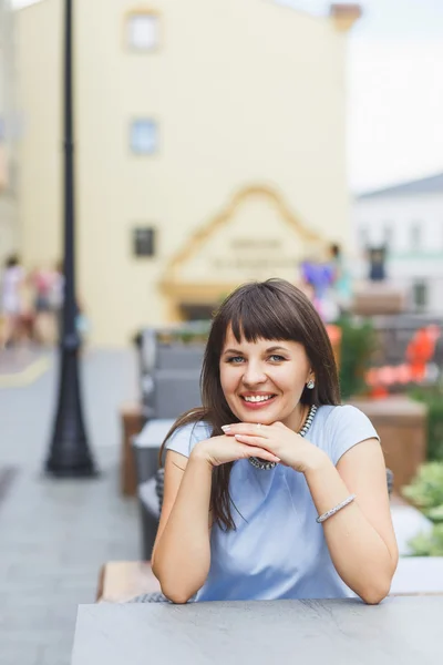 Portret pięknej kaukaski kobieta — Zdjęcie stockowe