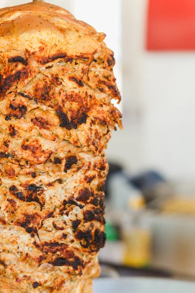Shawarma 肉カットされています。 — ストック写真