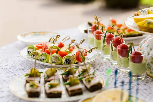 Delicious Snacks Wedding Reception Table Luxury Outdoor Restaurant — Stock Photo, Image