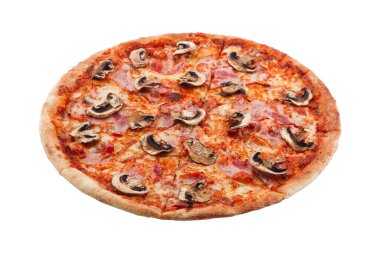 Lezzetli klasik İtalyan pizzası jambonlu, sosisli, domatesli, mantarlı ve peynirli beyaz arka planda.