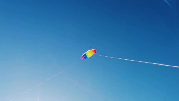 Cerf Volant Couleur Arc Ciel Sur Fond Bleu Ciel Coucher — Video