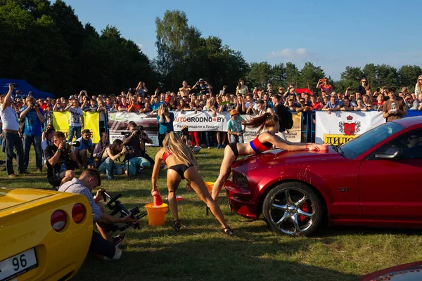 Grodno Belarus July 2016 Semi Naked Girls Erotically Wash Sports — Stock Photo, Image