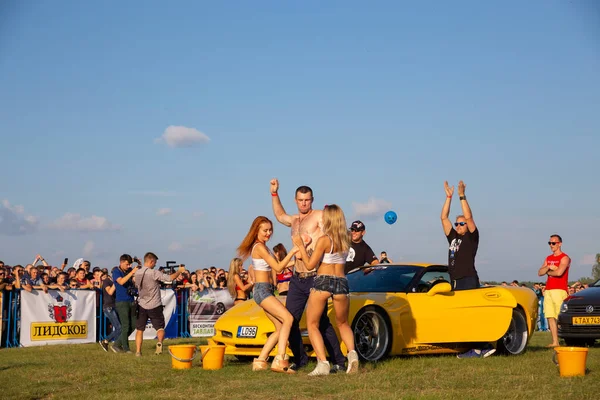 Grodno Belarus July 2016 Semi Naked Girls Dance Wash Foam — Stock Photo, Image