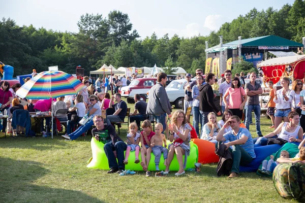 Grodno Belarus July 2016 People Enjoying Food Drink International Automobile — Stock Photo, Image