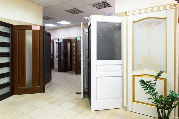 Grodno Białoruś Czerwca 2018 Drzwi Wewnętrzne Sprzedaż Wyspecjalizowanym Sklepie Drzwi — Zdjęcie stockowe