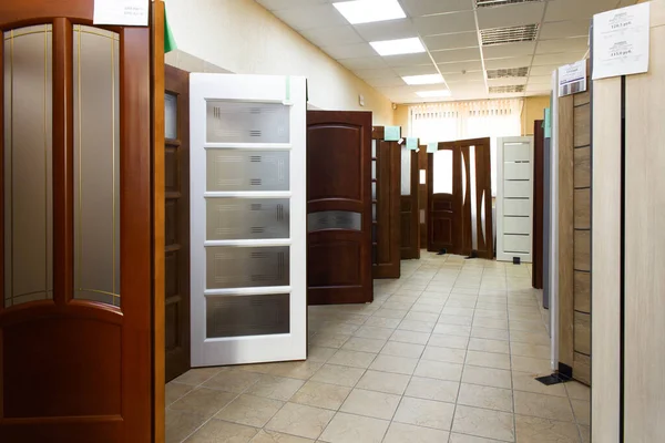 Grodno Weißrussland Juni 2018 Innentüren Zum Verkauf Einem Fachgeschäft Türen — Stockfoto
