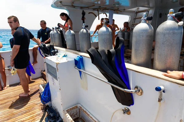 Hurghada Egypt Maj 2015 Instruktorzy Nurkowania Przeprowadzają Briefing Befor Dive — Zdjęcie stockowe