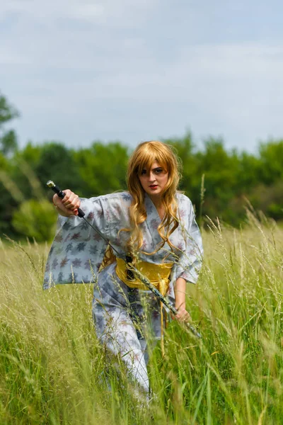 Young Asian Woman Traditional Kimono Trains Fighting Techniques Katana Sword — Stock Photo, Image