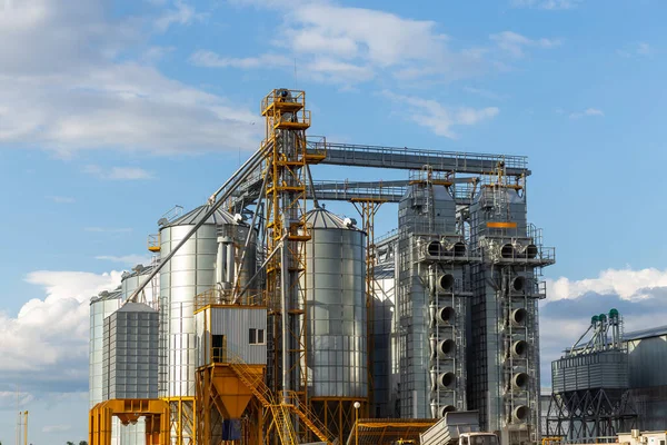 Modern Granary Elevator Seed Cleaning Line Silver Silos Agro Processing — Stock Photo, Image