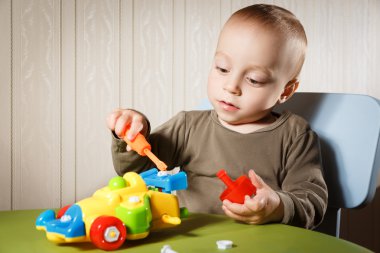 küçük çocuk onarım otomatik