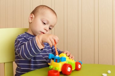 küçük çocuk onarım otomatik