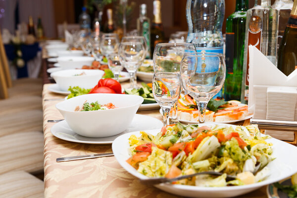 Подается для банкетного стола
