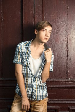 yakışıklı bir adam portresi