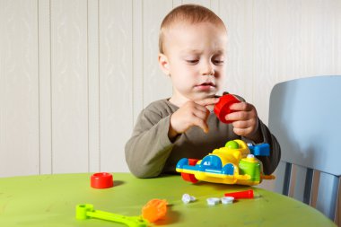 küçük çocuk onarım otomatik