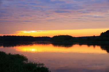 Neman Nehri üzerinde şafak