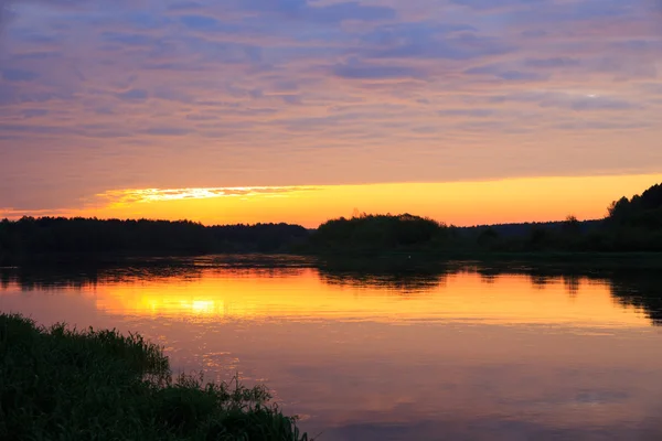 Neman Nehri üzerinde şafak — Stok fotoğraf