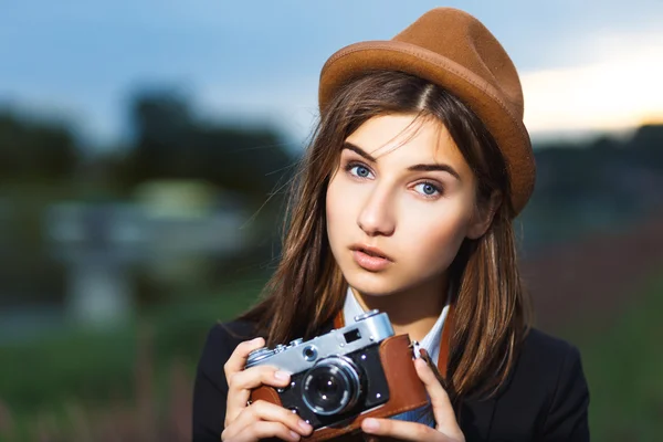 Hipster piękne dziewczyny strzelanki — Zdjęcie stockowe