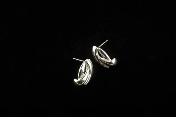 Boucles d'oreilles en argent avec cristaux — Photo