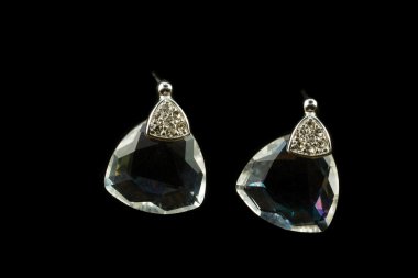 kristalleri ile gümüş küpe