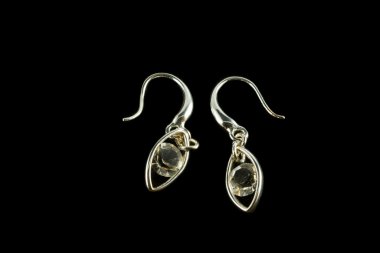 kristalleri ile gümüş küpe