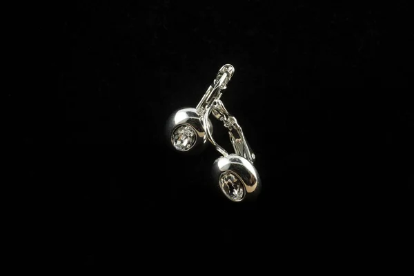Boucles d'oreilles en argent avec cristaux — Photo
