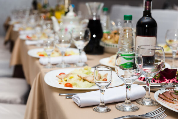 Подается для банкетного стола
