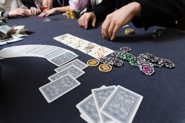 insanlar poker oynamak