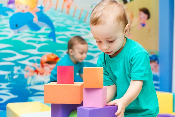 Little boy playing with cubes — Stock Photo, Image
