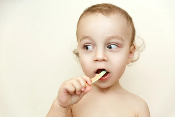 Small boy brushing his teeth Royalty Free Stock Images