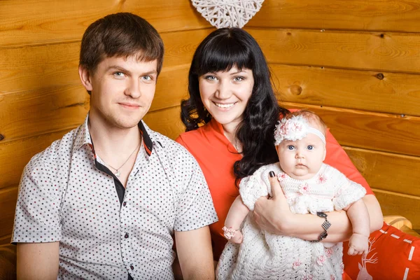 Young beautiful family — Stock Photo, Image