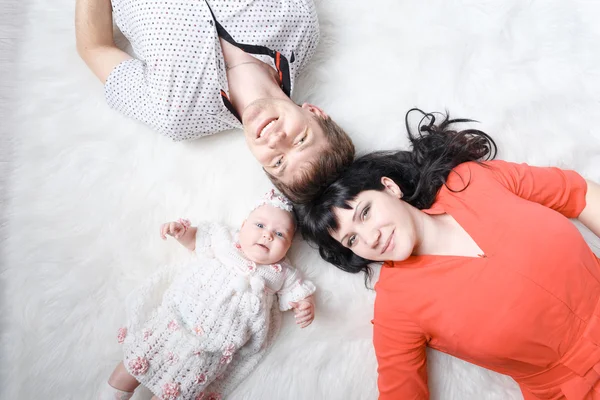 Young beautiful family — Stock Photo, Image