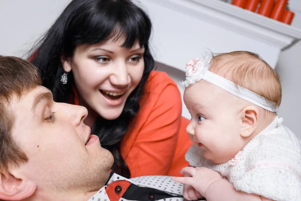 Young beautiful family — Stock Photo, Image