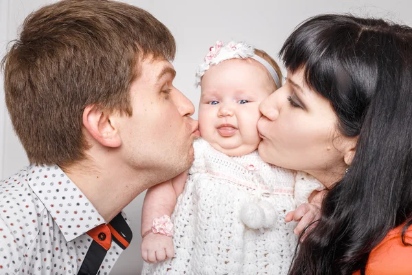 Young beautiful family — Stock Photo, Image