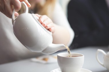 kadın dökme çay