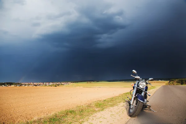 Motocicleta espera seu motorista — Fotografia de Stock