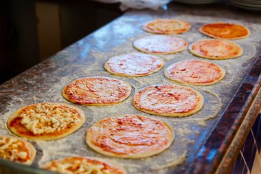 domates sosu pizza temel ekleme