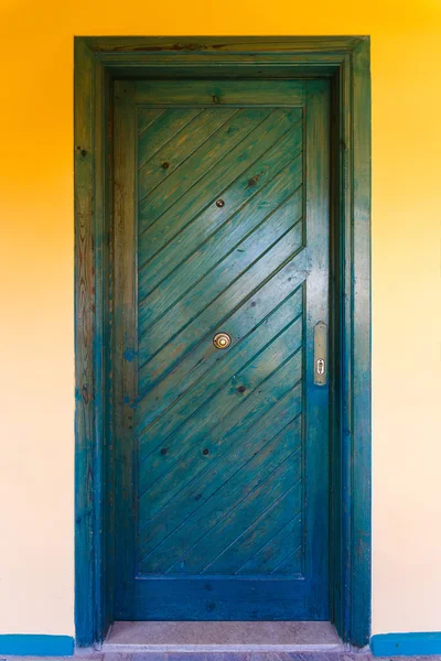 Вінтажні вхідні двері — стокове фото
