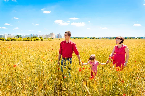 Genç aile — Stok fotoğraf