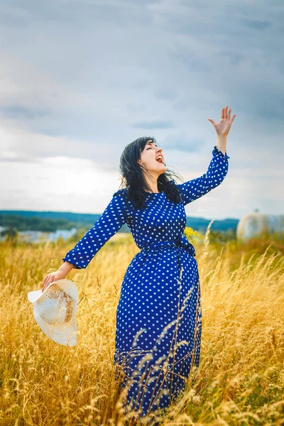 Retrato de arte de una hermosa morena — Foto de Stock