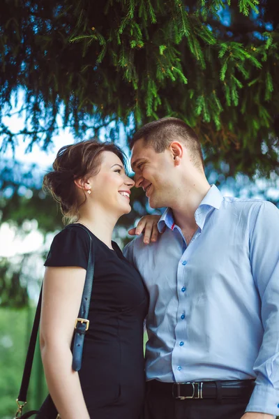 Portrait of two beautiful young lovers — Stock Photo, Image