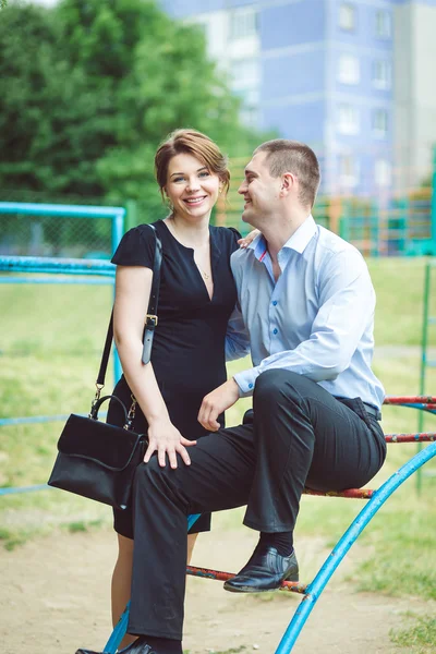 Retrato de dois belos jovens amantes — Fotografia de Stock