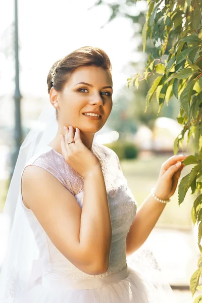 Portrait of beautiful caucasian bride — Stock Photo, Image