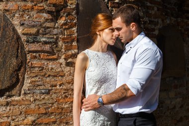 Adam güzel bir kadınla