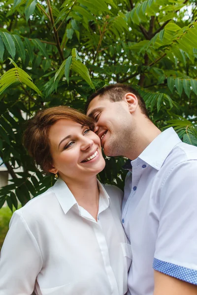 Portrait of two beautiful young lovers — Stock Photo, Image