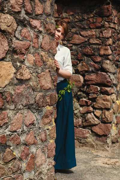 Young smiling woman — Stock Photo, Image