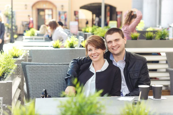 Young couple spends time in cafe — Stock Photo, Image