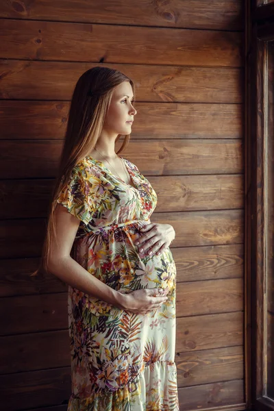 Portrait of pregnant woman — Stock Photo, Image