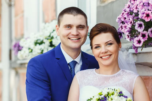 The bride and groom — Stock Photo, Image