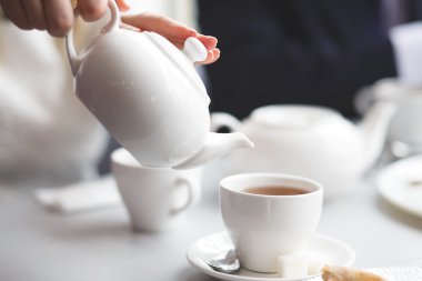 kadın dökme çay