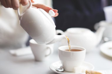 kadın dökme çay